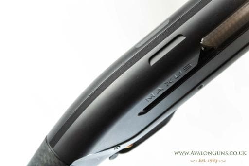 Firearm: Browning Maxus 2 Composite black carbon fibre